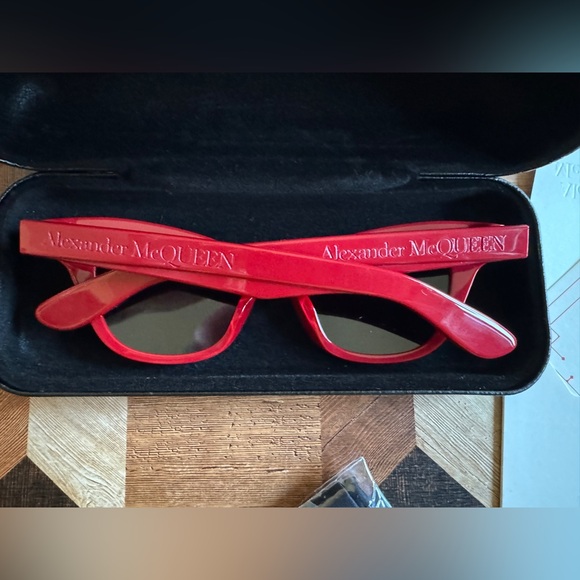 Alexander McQueen Red Cat Eye Sunglasses AM0391S - Picture 5 of 8